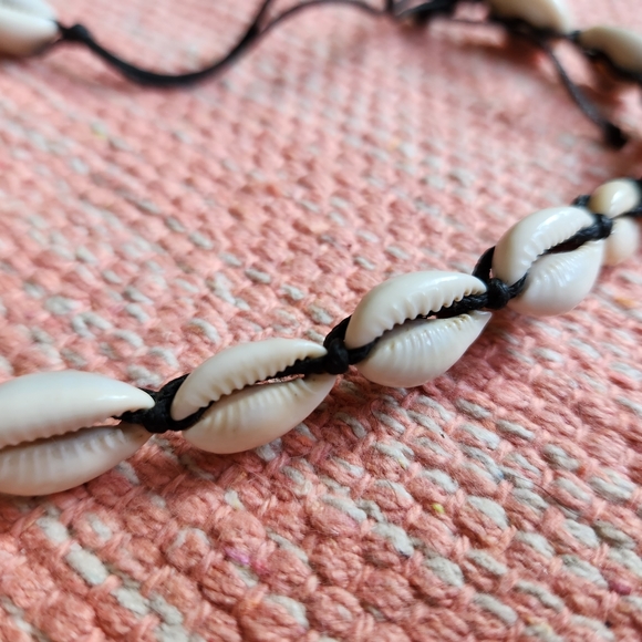 Y2K Shell Beaded Necklace - Picture 4 of 4